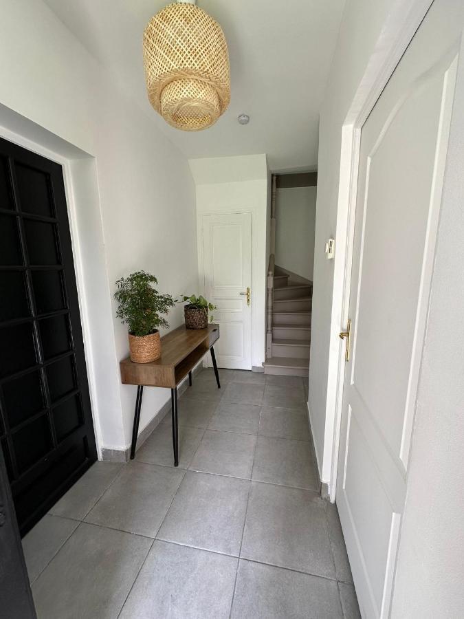 Love Room Avec Jacuzzi Proche Paris Et Roissy Cdg Persan Exterior foto